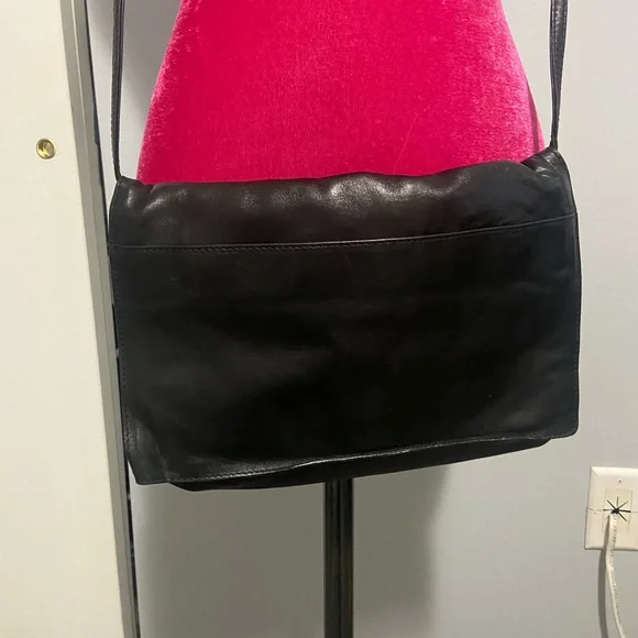 Bottega veneta black leather crossbody bag - Picture 4 of 9